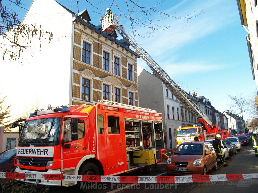Einsatz Feuerwehr SEK Polizei Koeln Nippes Merheimerstr P024.JPG